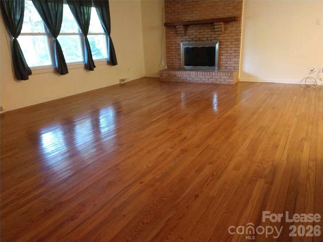 10115 Elmsbrook Ln - Photo 5 of 19