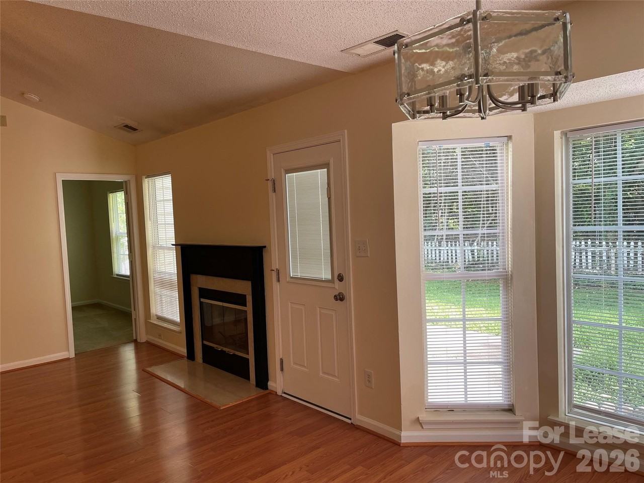 11624 Larix Dr - Photo 7 of 27