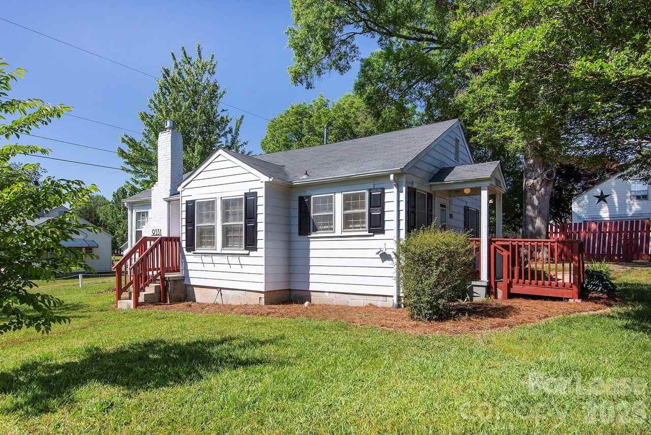9531 Idlewild Rd - Photo 2 of 15