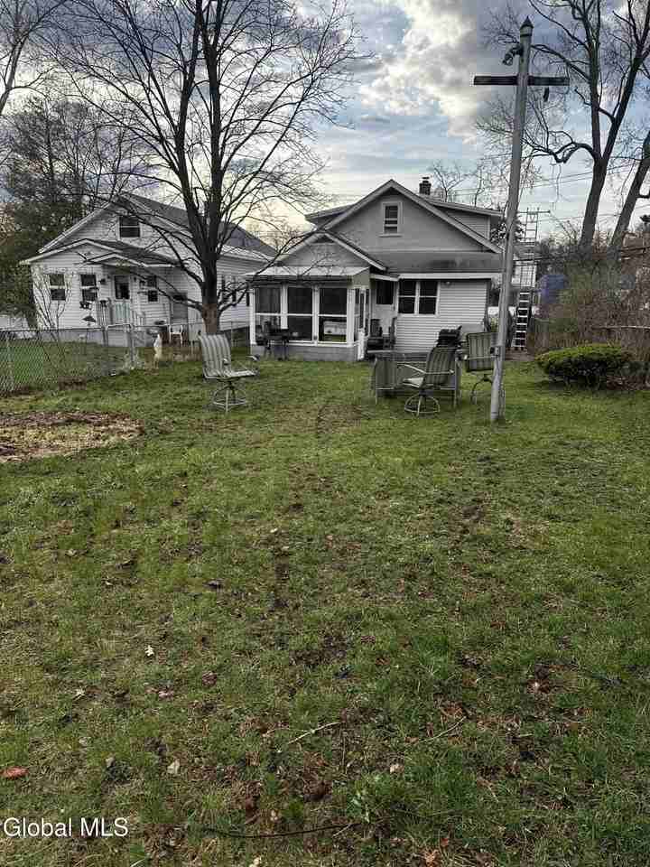 117 Henry St - Photo 2 of 18