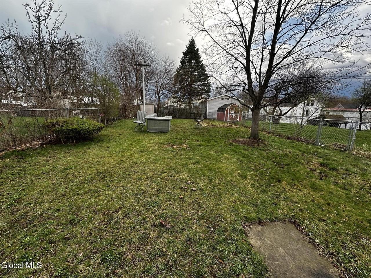 117 Henry St - Photo 3 of 18