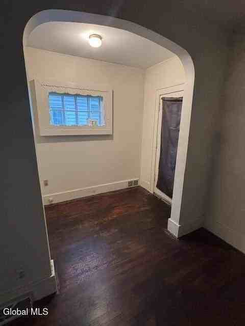 117 Henry St - Photo 5 of 18