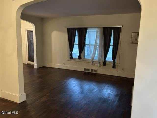 117 Henry St - Photo 6 of 18