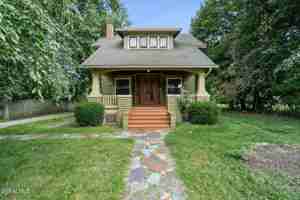 featured image of 2301 Campbell Ave