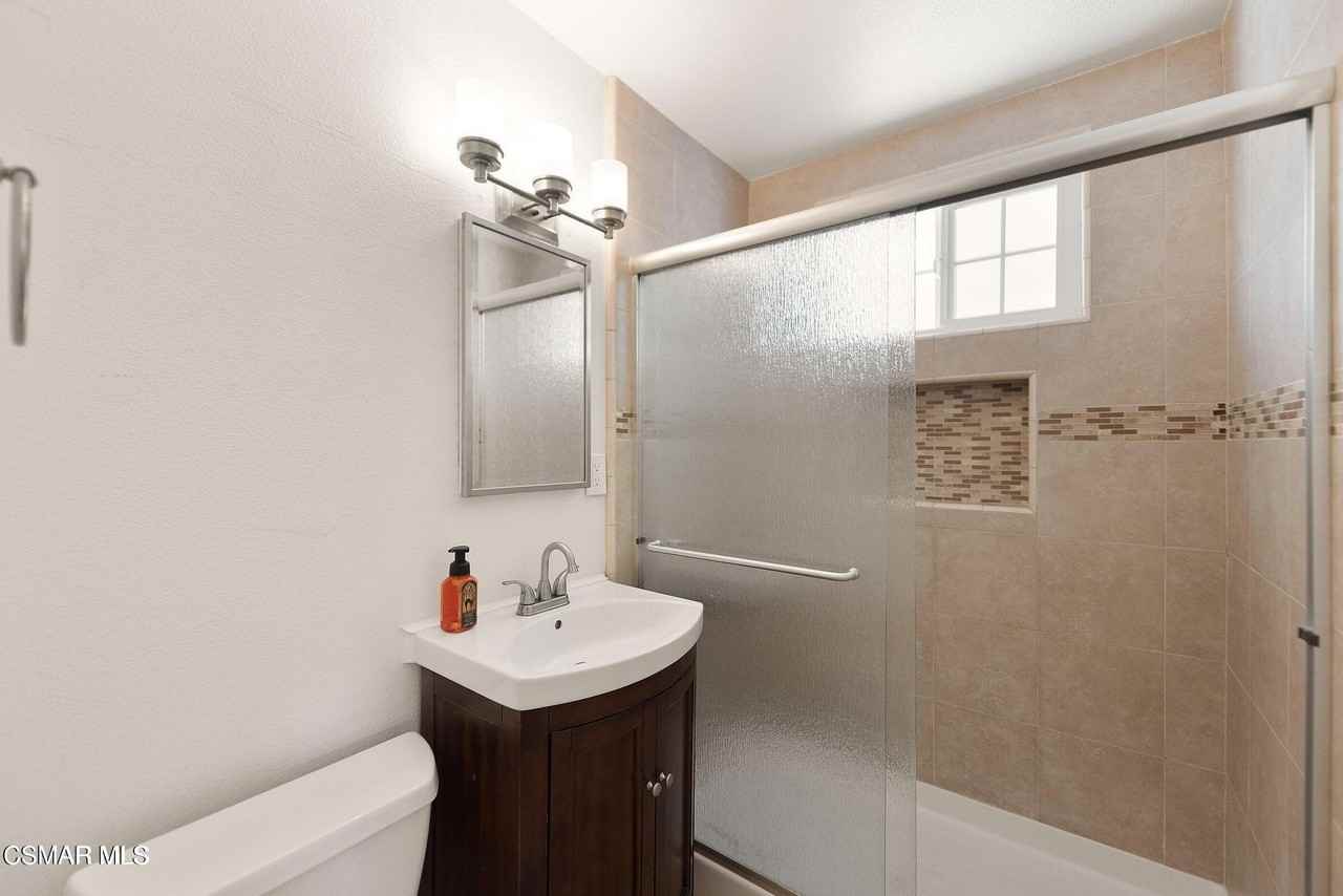 1053 Ayhens St - Photo 4 of 11