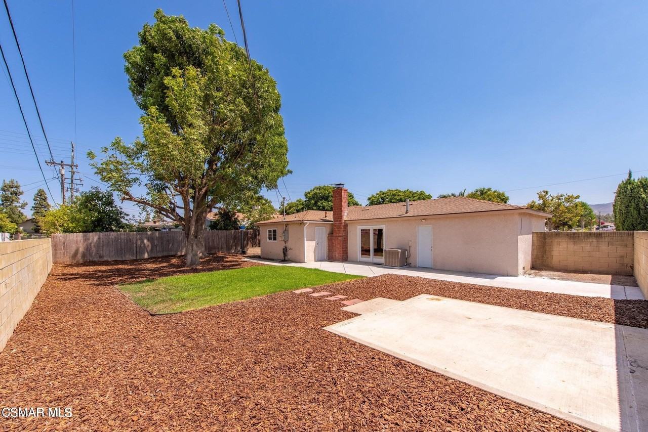 1053 Ayhens St - Photo 5 of 11