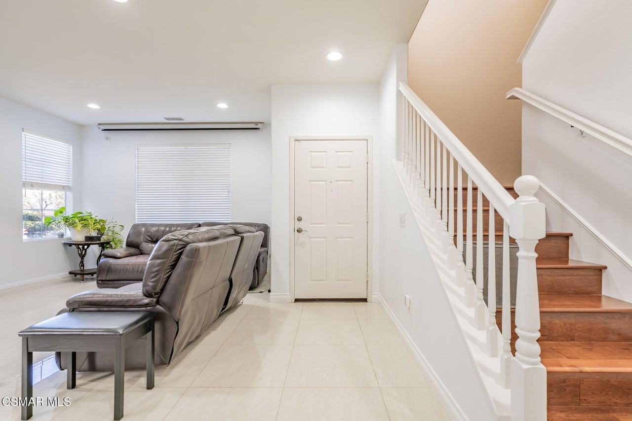 5053 Flagstone Ln - Photo 6 of 35