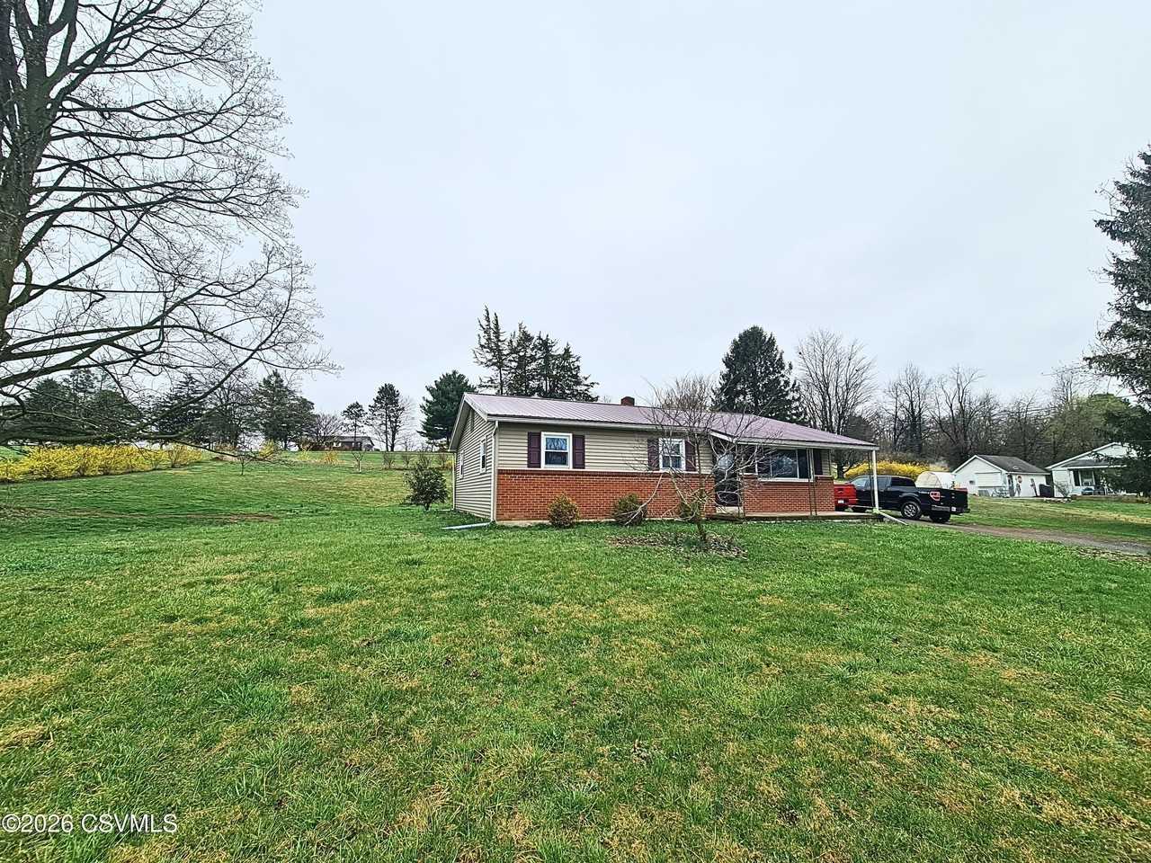 2451 Crossroads Dr - Photo 4 of 34