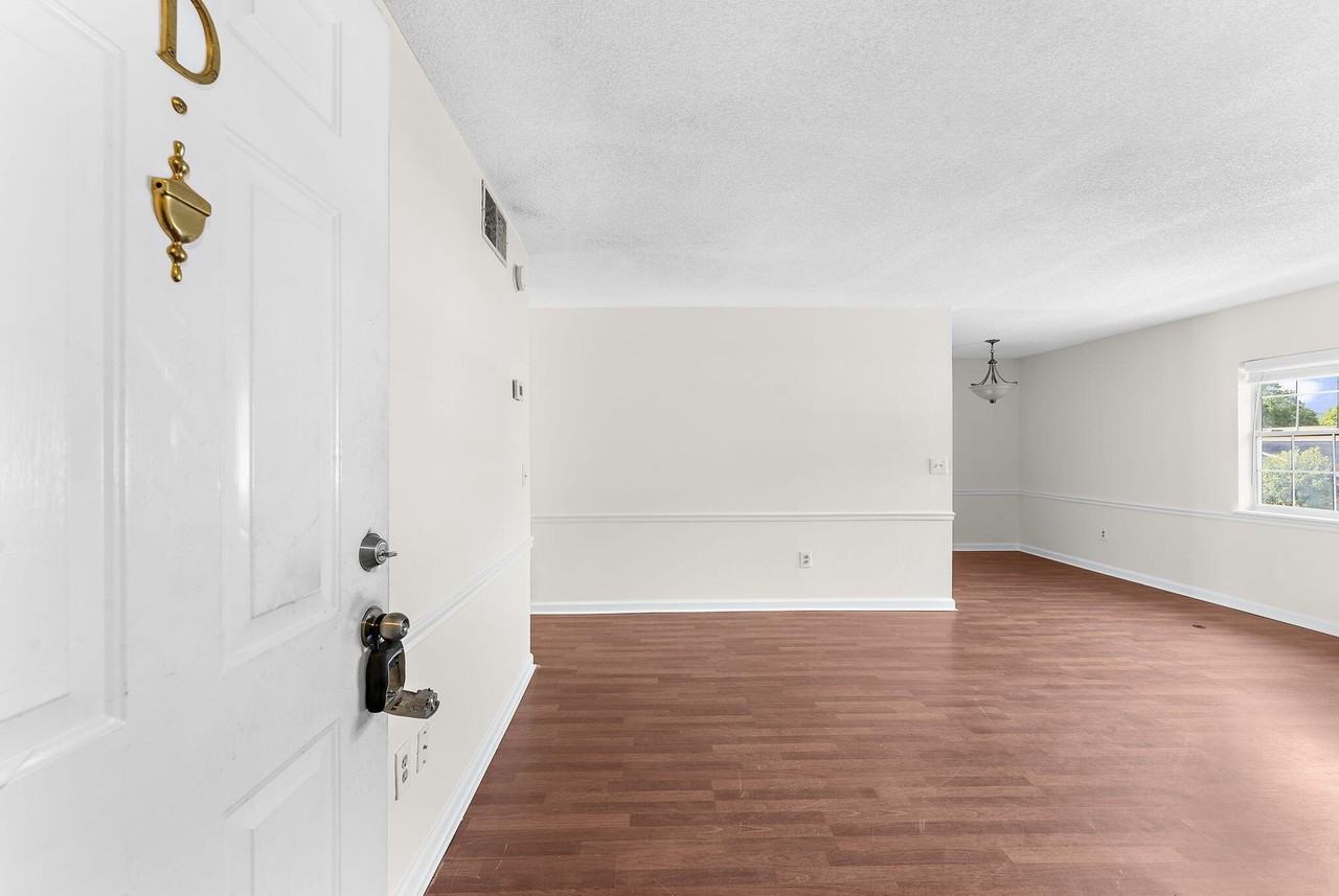 201 Oakmont Ave #D - Photo 2 of 20