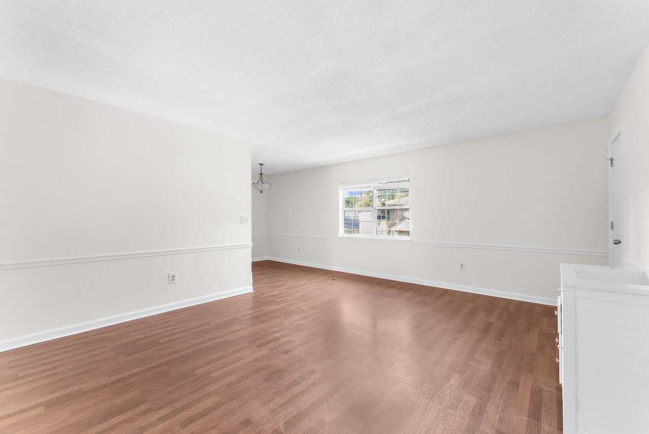 201 Oakmont Ave #D - Photo 3 of 20