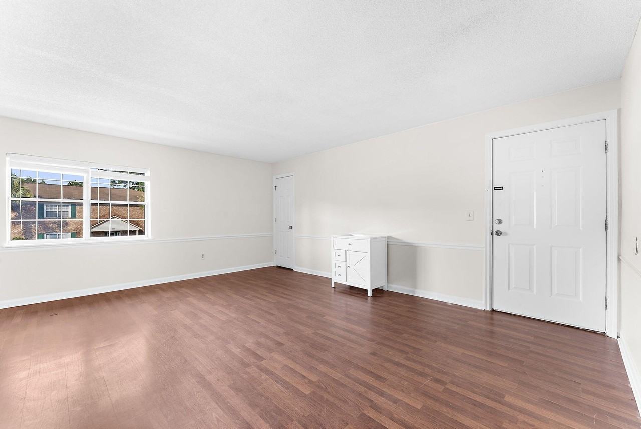 201 Oakmont Ave #D - Photo 4 of 20