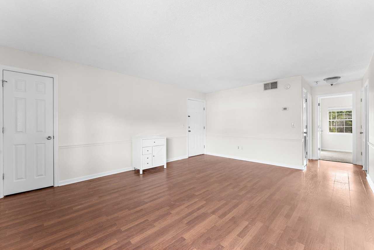 201 Oakmont Ave #D - Photo 5 of 20