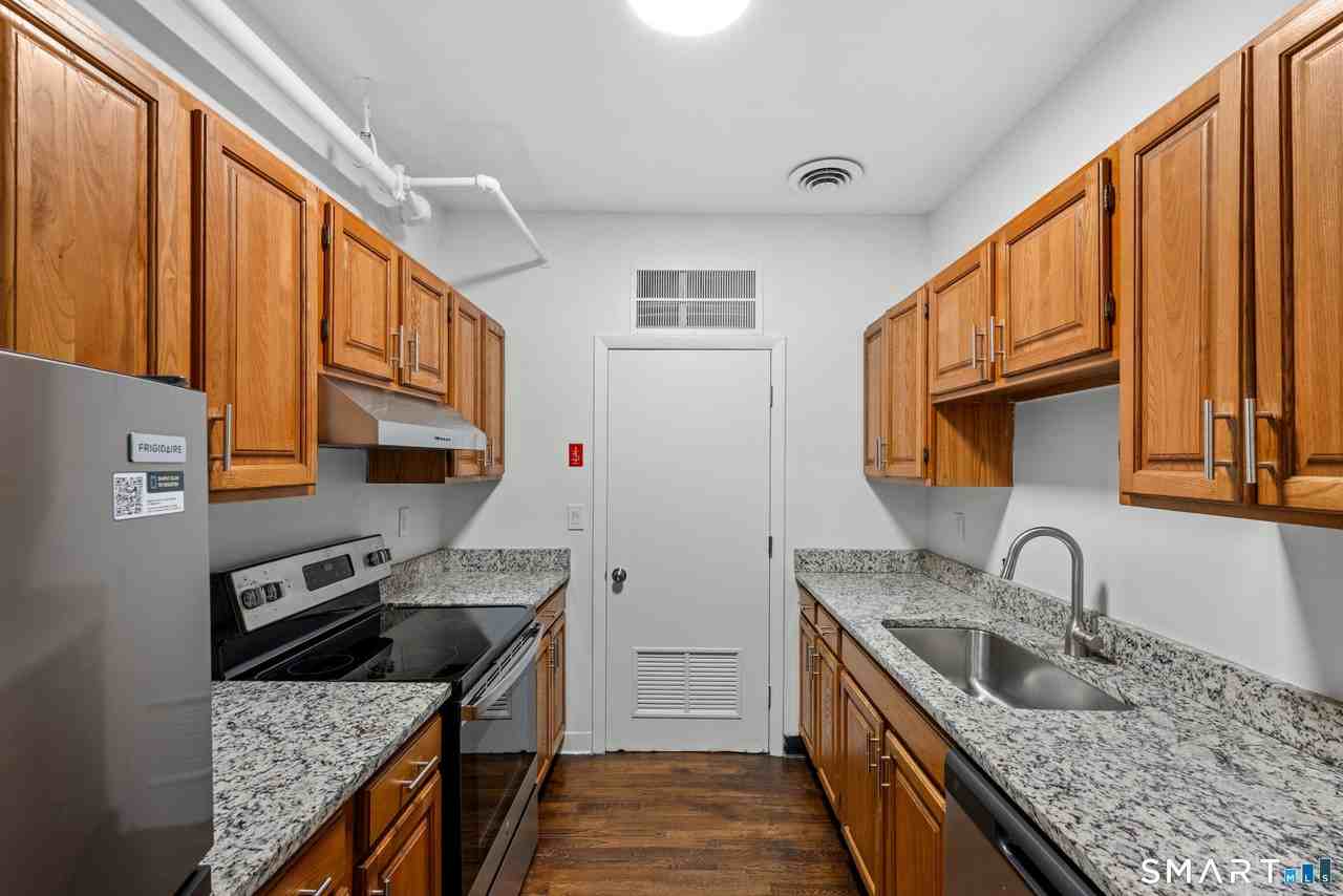 187 Bank St Apt 205 - Photo 4 of 16