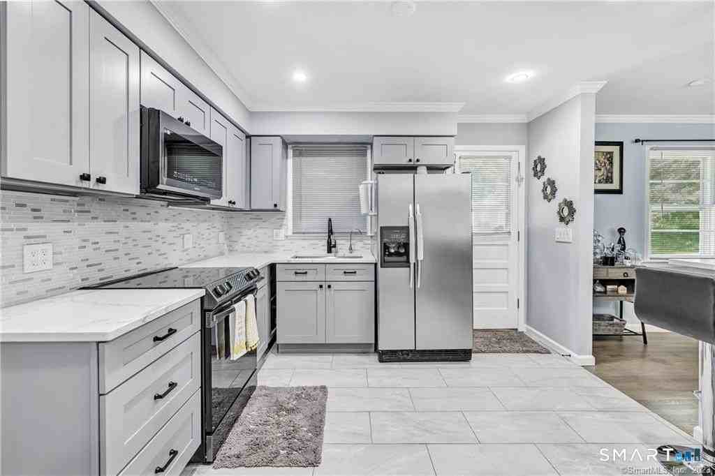635 Booth Hill Rd - Photo 7 of 25