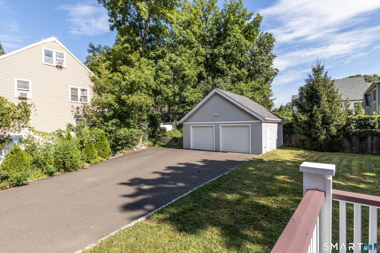 125 Oaklawn Ave - Photo 5 of 32