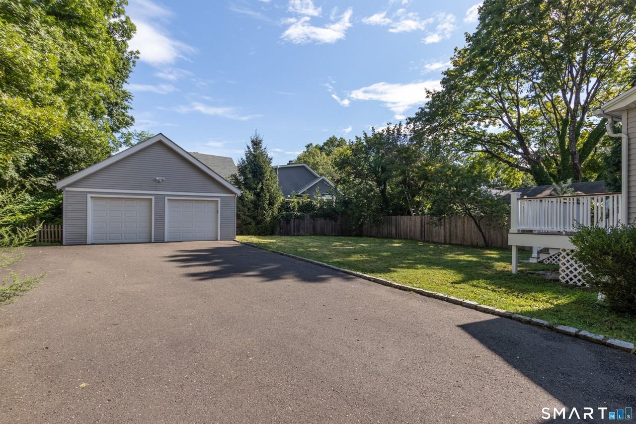 125 Oaklawn Ave - Photo 7 of 32