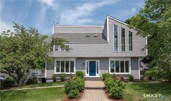 featured image of 6 Leeway Dr