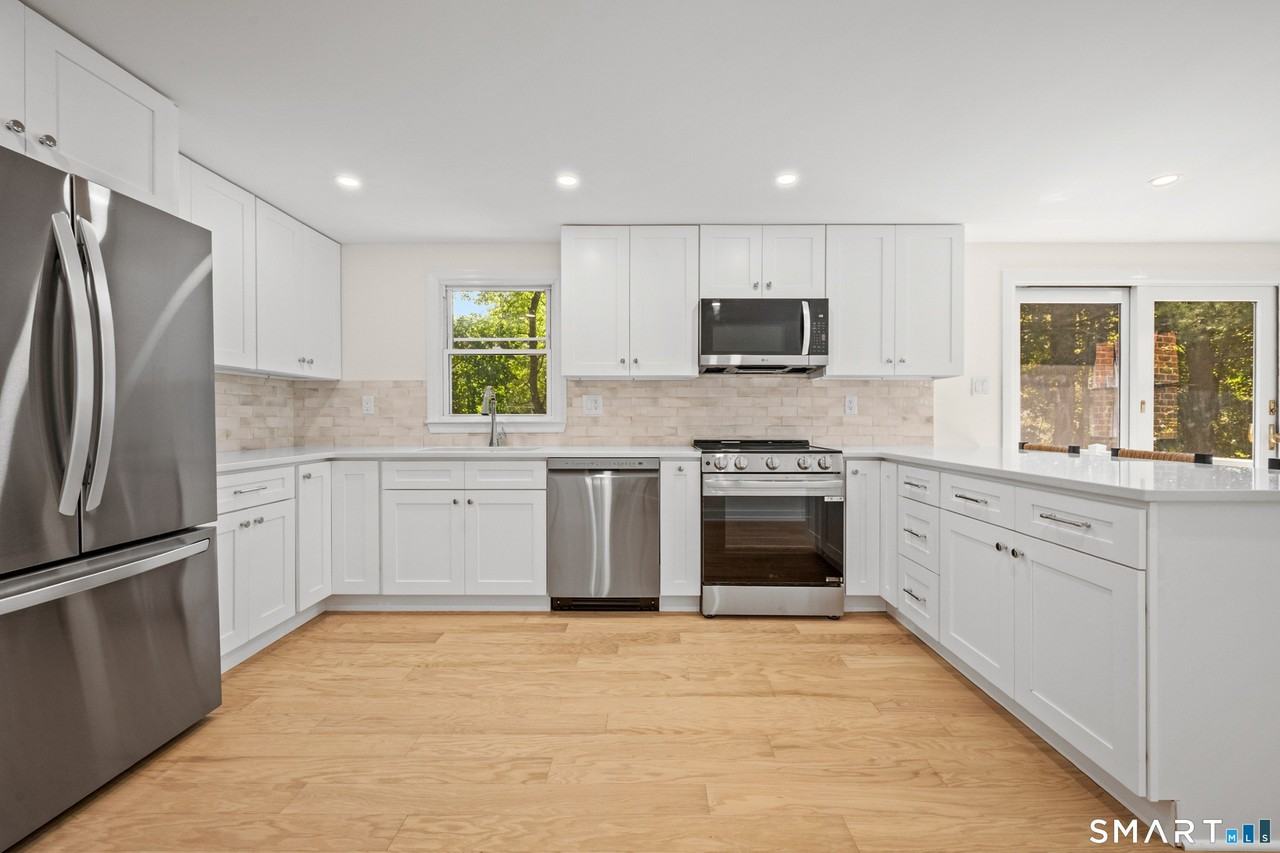 22 Carrona Dr - Photo 4 of 23