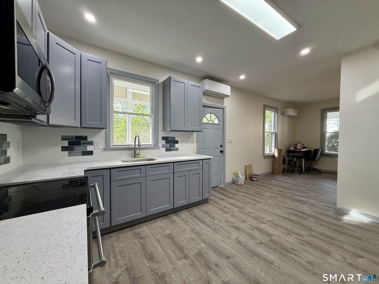 22 Hawthorne Ave - Photo 3 of 22
