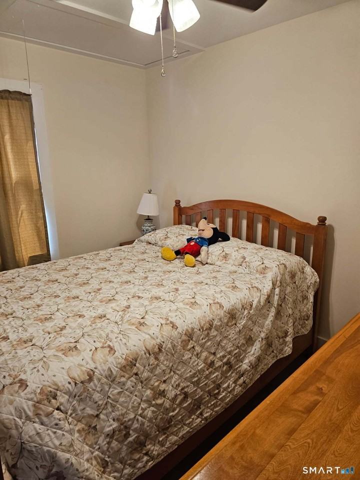 185 Shore Rd - Photo 4 of 23