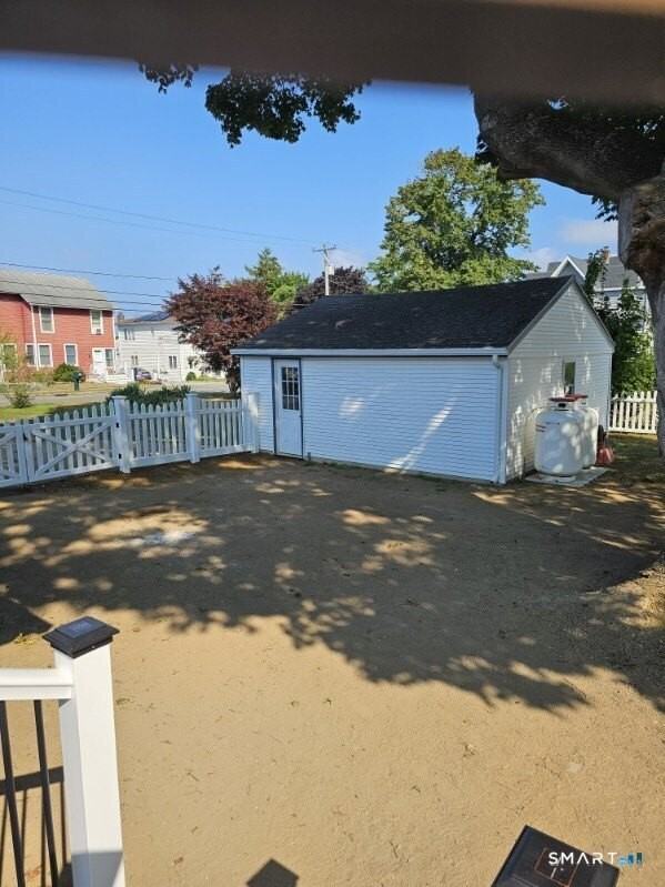 185 Shore Rd - Photo 5 of 23