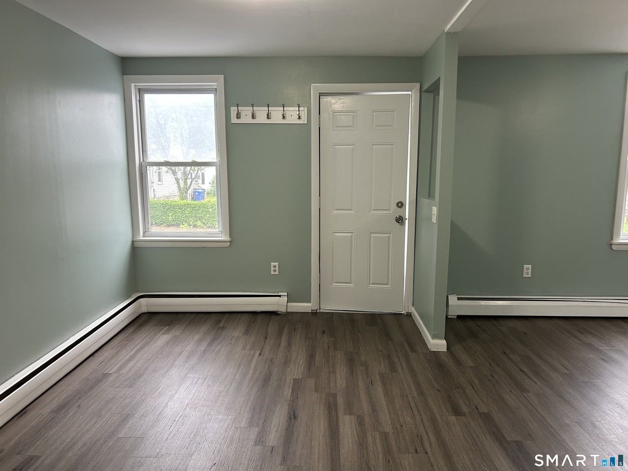 126 Ashland St - Photo 4 of 26