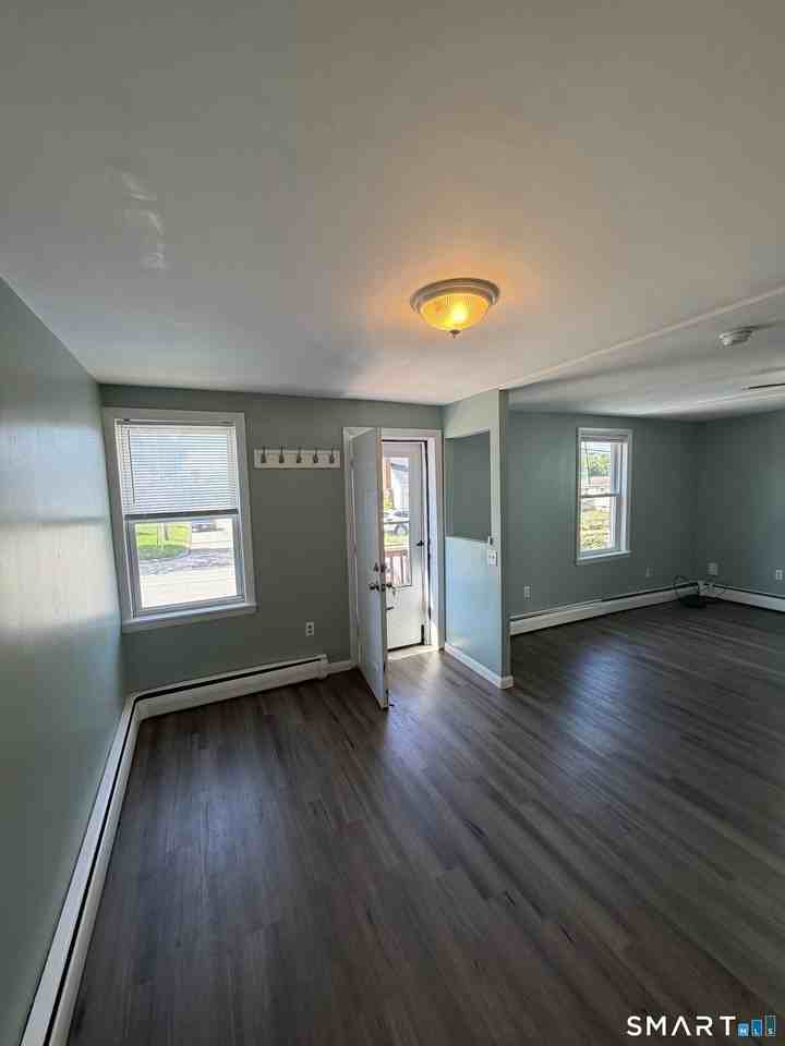 126 Ashland St - Photo 5 of 26