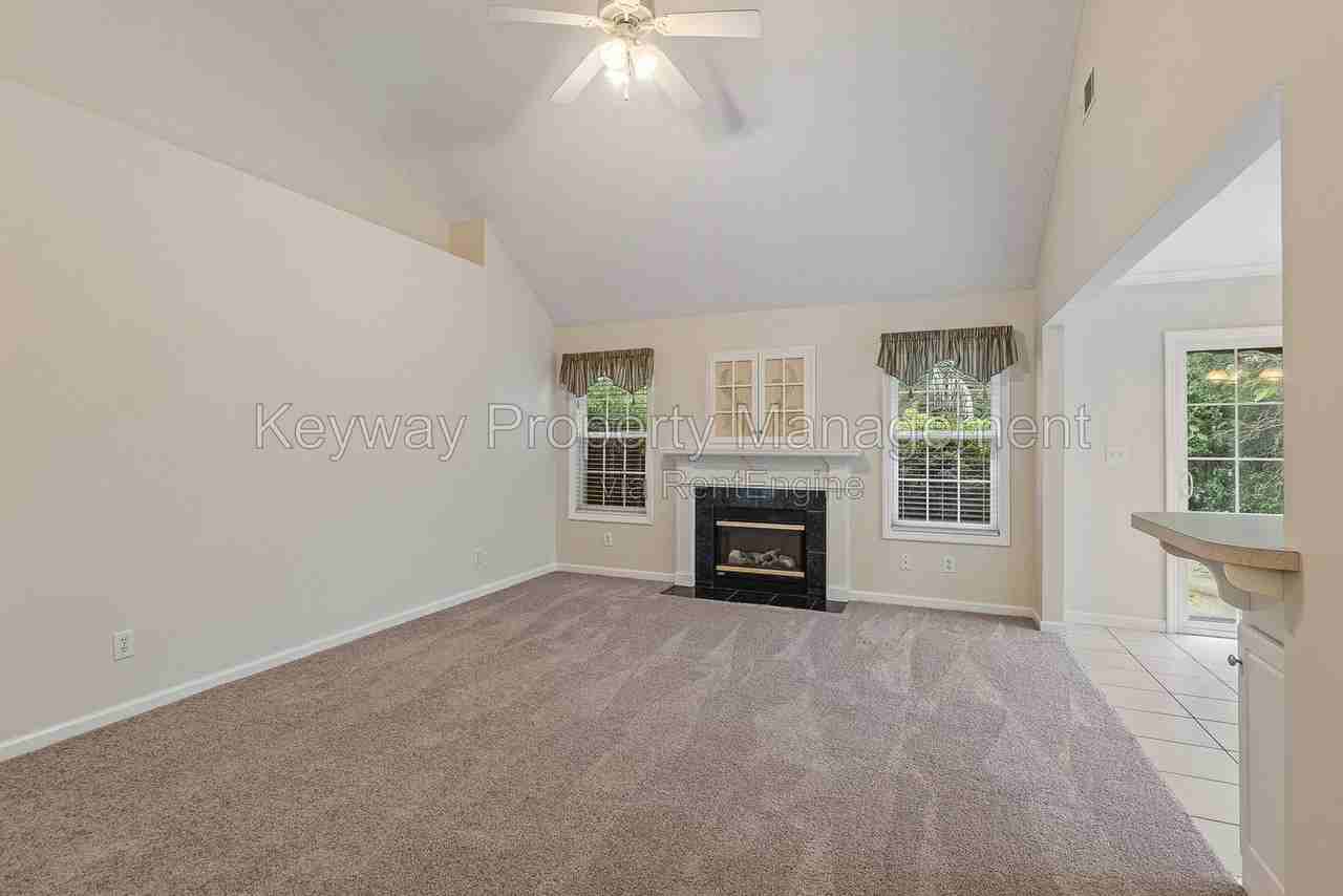 296 Southbank Dr - Photo 7 of 21