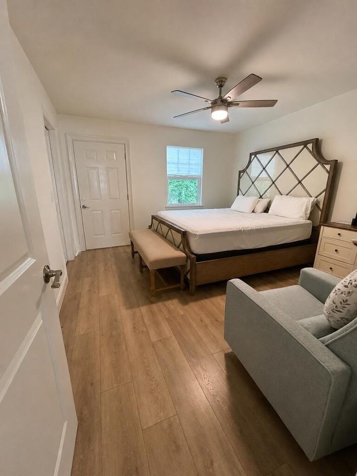 426 Benton St - Photo 3 of 4