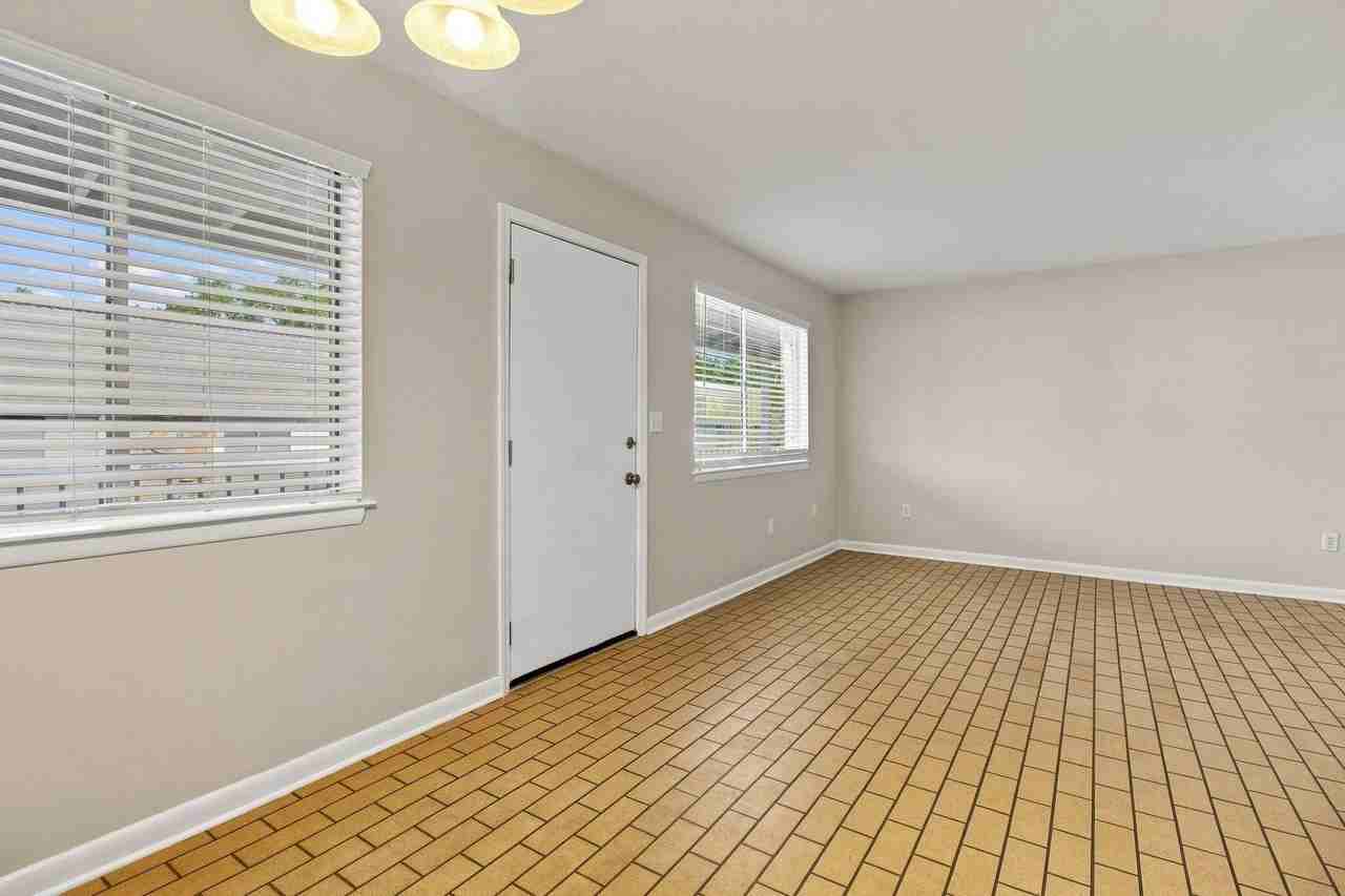 201 College Blvd E #17 - Photo 3 of 18