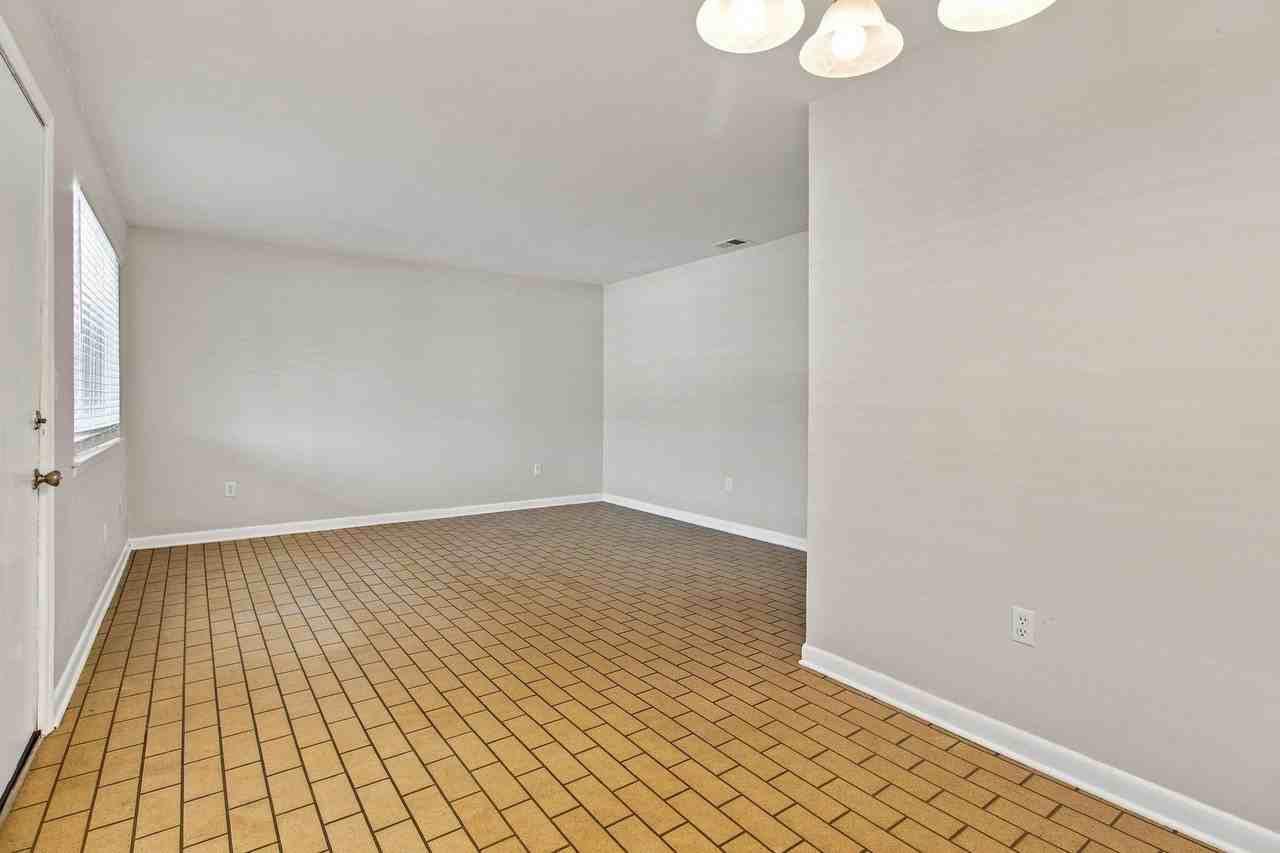 201 College Blvd E #17 - Photo 6 of 18