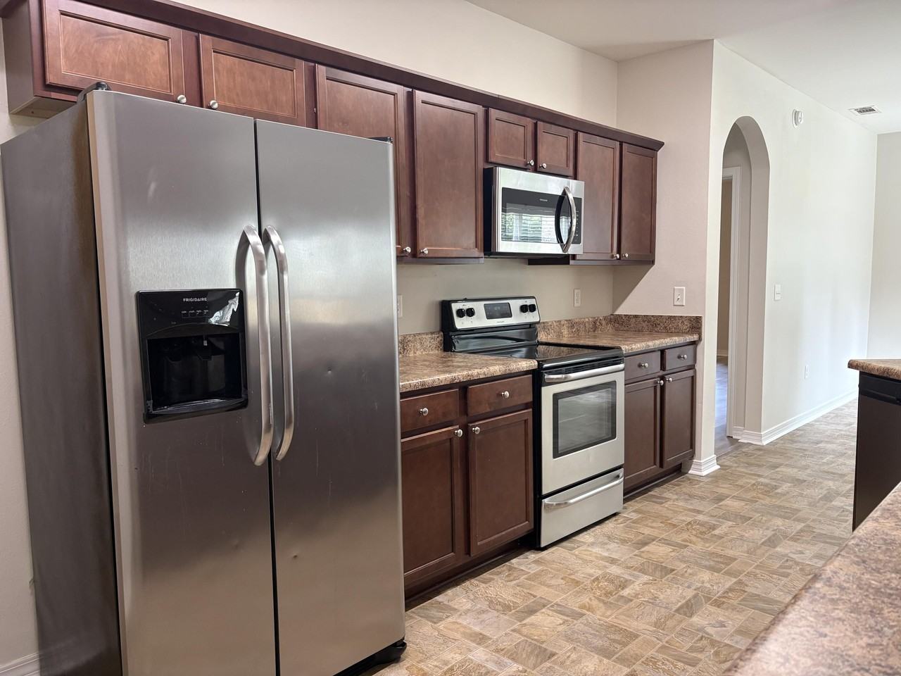214 Ladue Ave - Photo 7 of 29