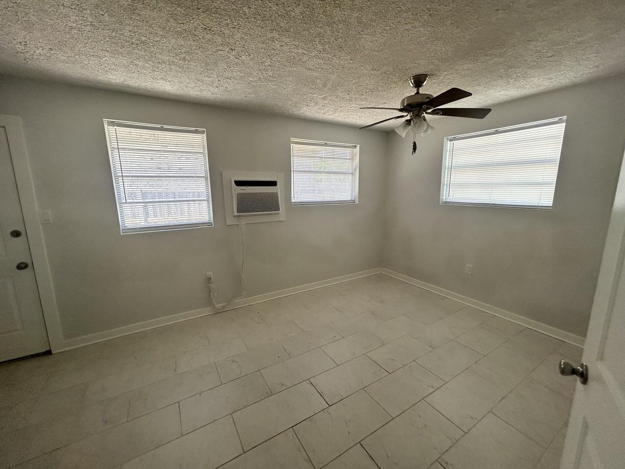 1114 Cedar Ave S #B - Photo 4 of 7
