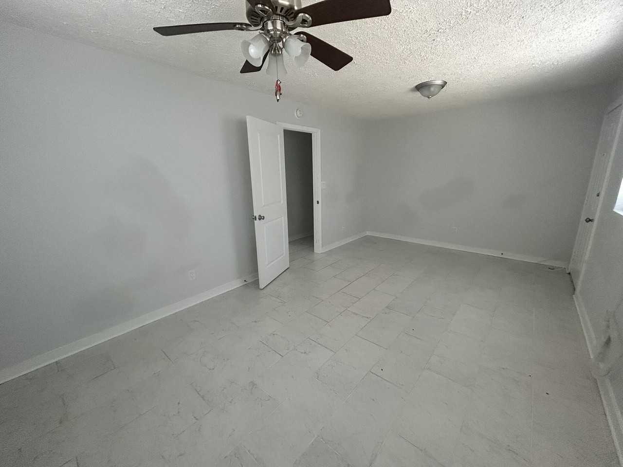 1114 Cedar Ave S #B - Photo 5 of 7