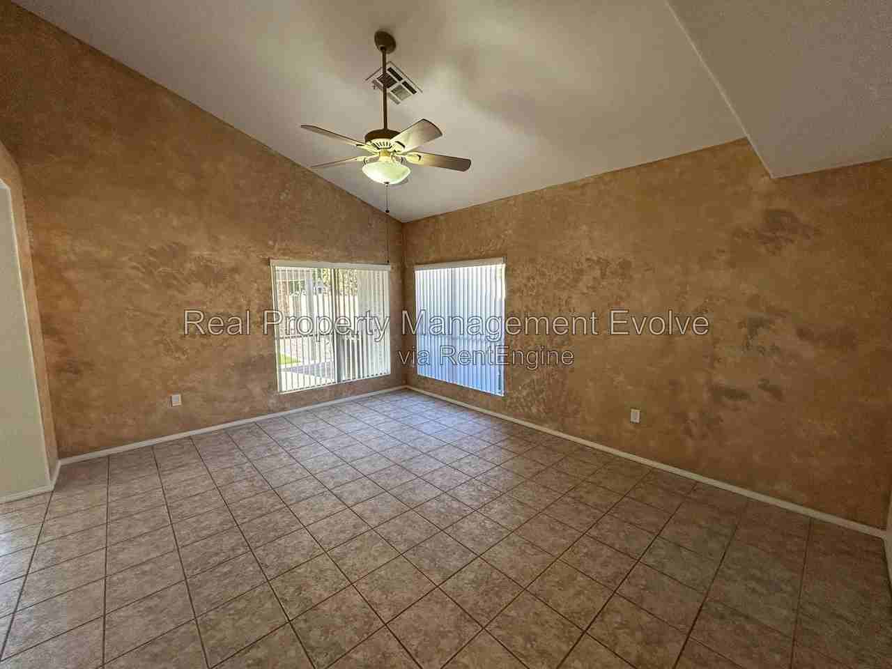 405 E Rimrock Dr - Photo 4 of 21