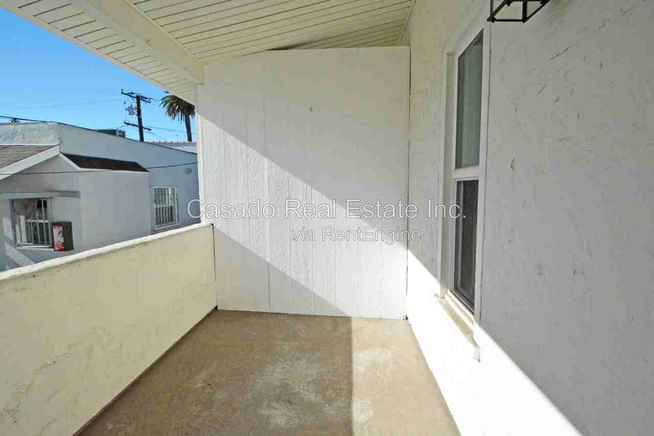 911 Pacific Ave #6 - Photo 4 of 9