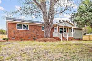 featured image of 1604 Crescent Dr