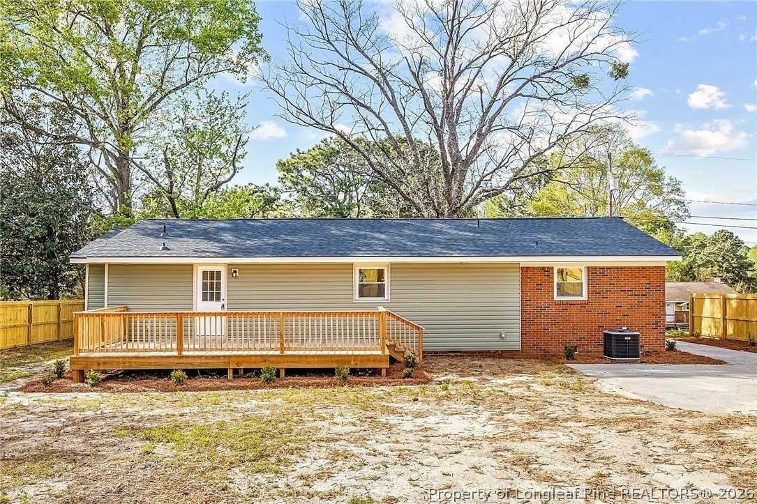 1604 Crescent Dr - Photo 3 of 14