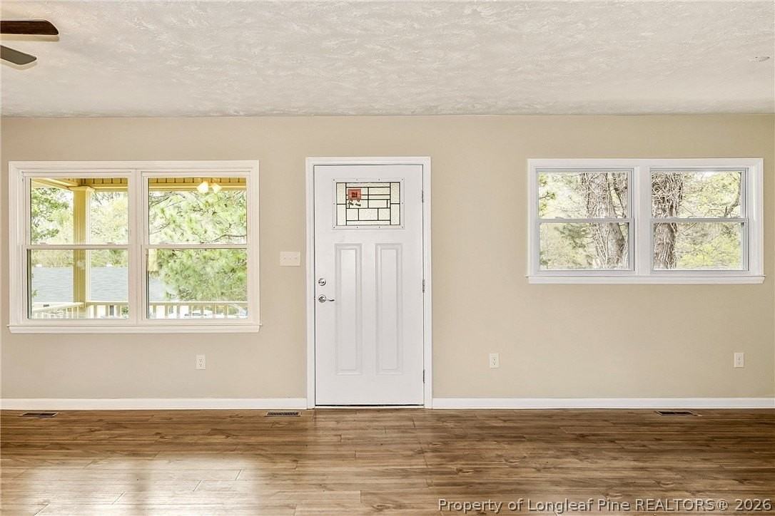 1604 Crescent Dr - Photo 4 of 14