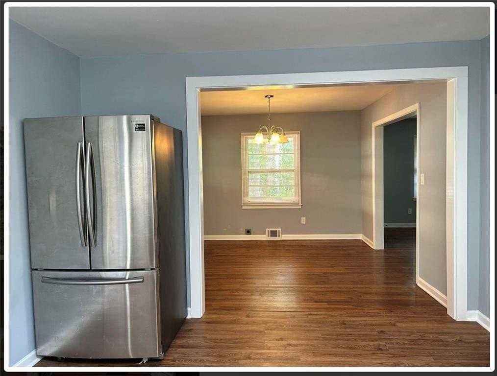 2354 Greenglade Rd Ne - Photo 4 of 6