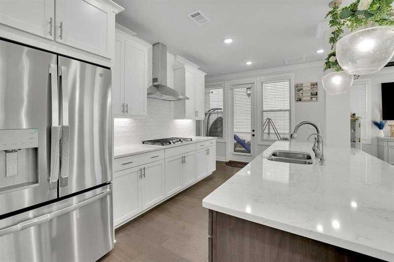 1070 Poppy Pointe - Photo 7 of 32