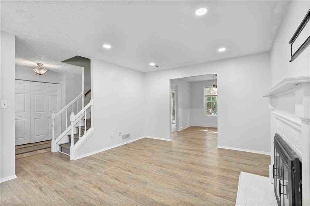 10390 Rillridge Ct - Photo 3 of 25