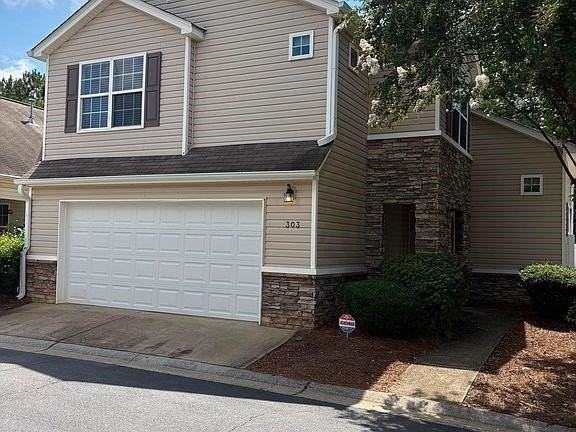 303 Hiawassee Dr - Photo 2 of 50