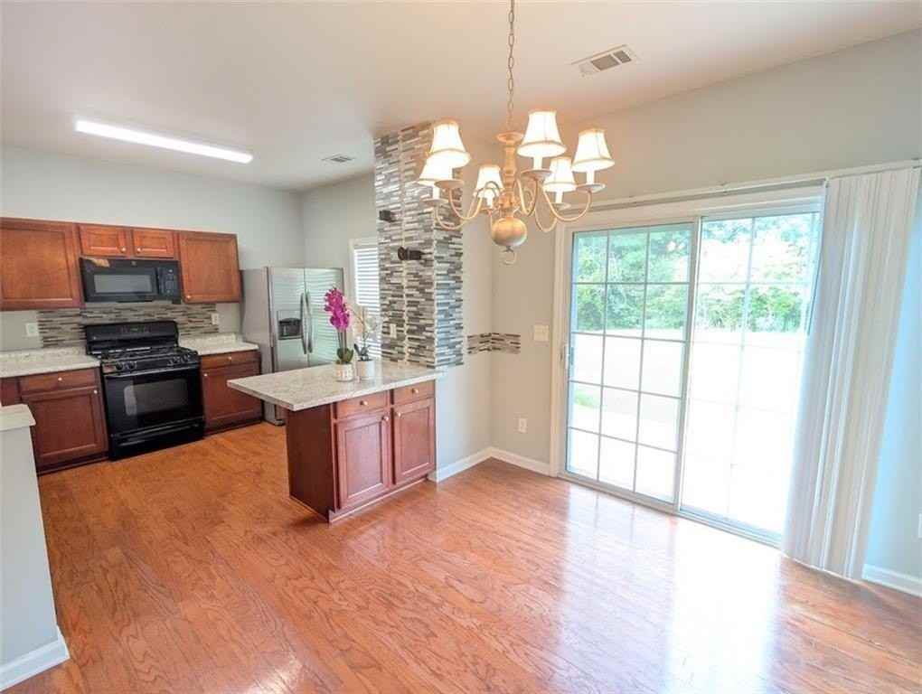 1010 Prestwyck Ct - Photo 3 of 14