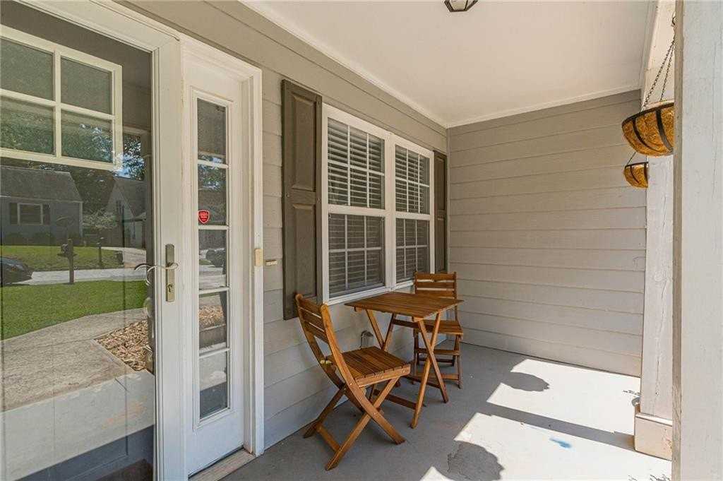 2458 Crestview Ave - Photo 2 of 33