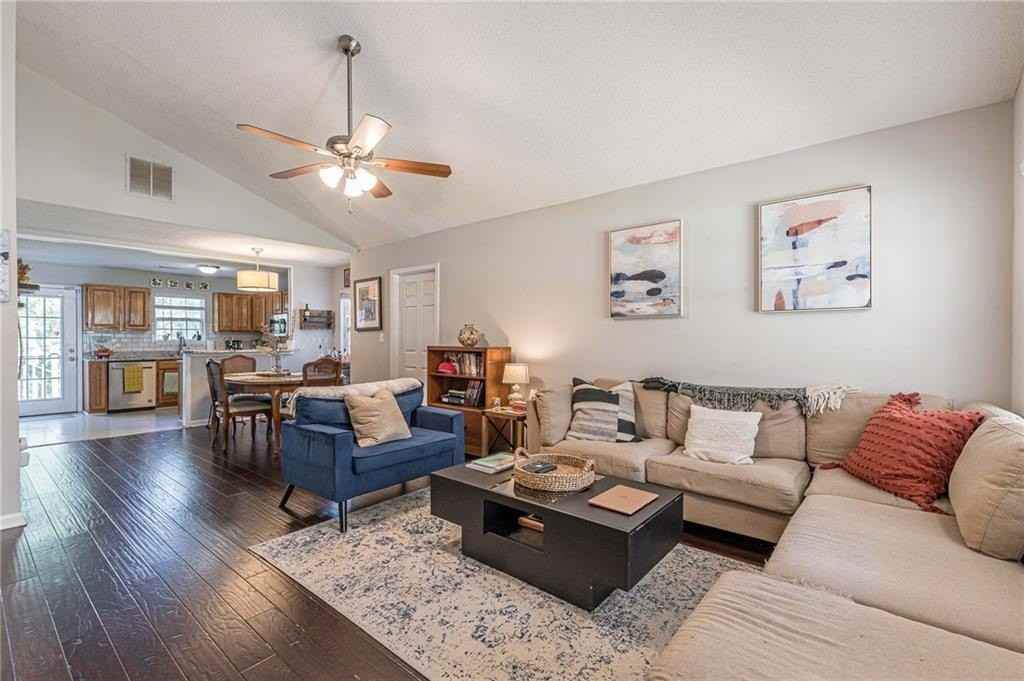 2458 Crestview Ave - Photo 3 of 33