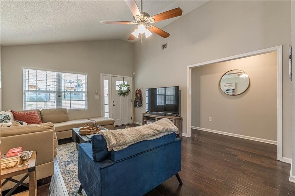 2458 Crestview Ave - Photo 6 of 33