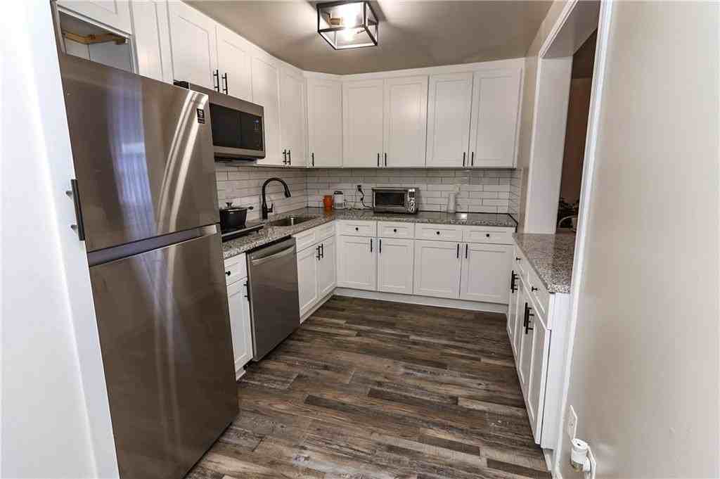 636 Lawton St Sw #B - Photo 3 of 29