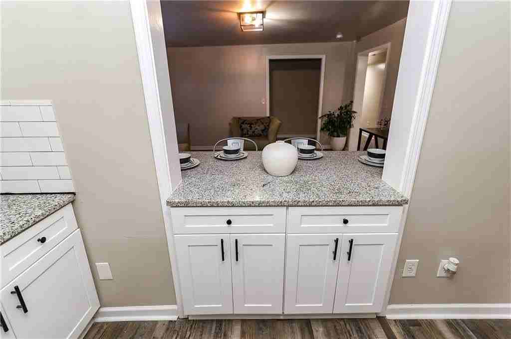 636 Lawton St Sw #B - Photo 4 of 29