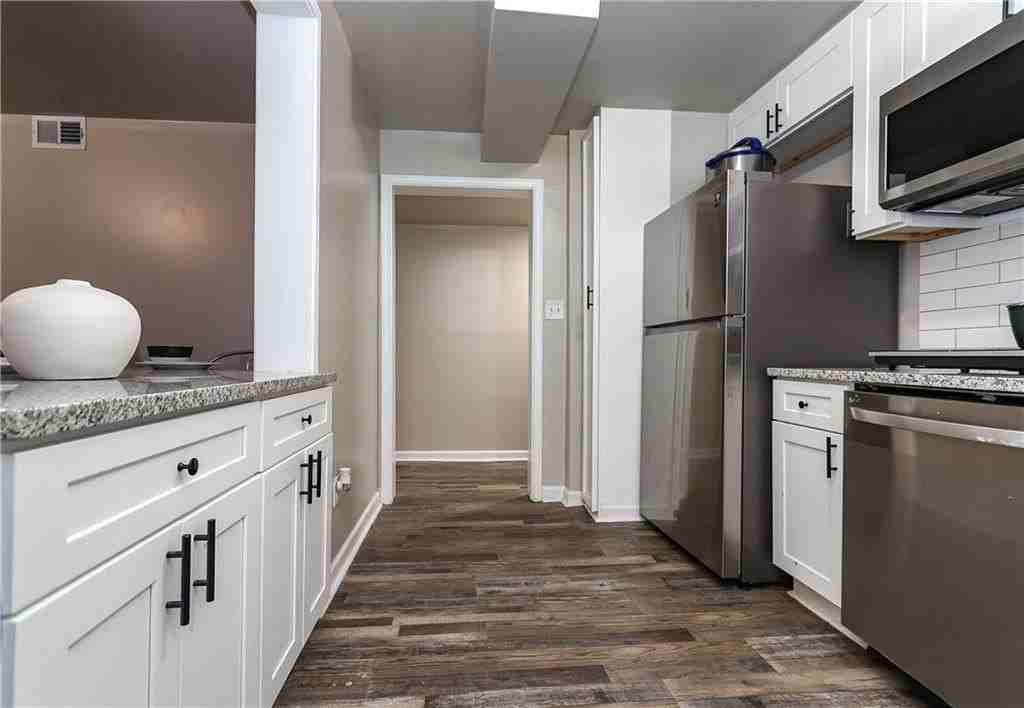 636 Lawton St Sw #B - Photo 5 of 29
